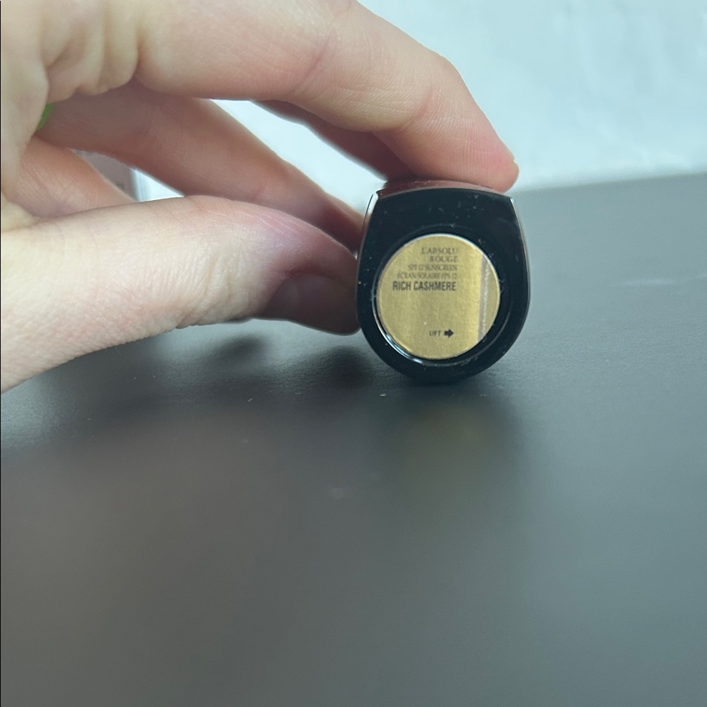 Lancôme L'Absolu Rouge Hydrating Lipstick - Rich cashmere - Picture 4 of 7